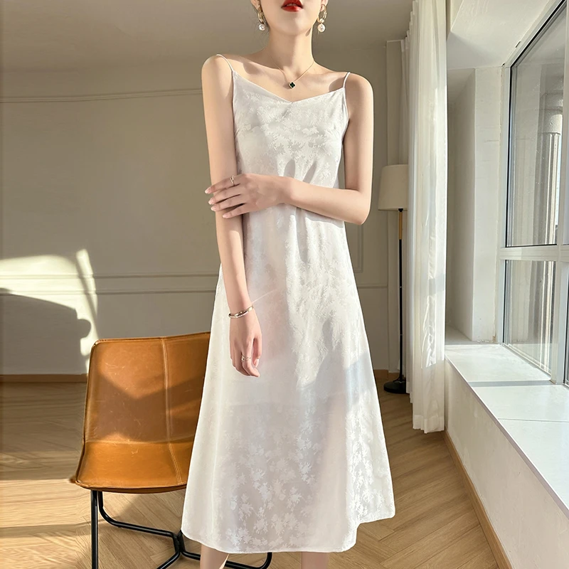 新款缎面夏季法式连衣裙显瘦性感长裙无袖通勤外穿气质吊带裙