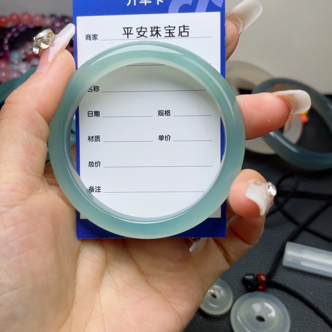 玛瑙/玉髓手镯未镶嵌笑**?