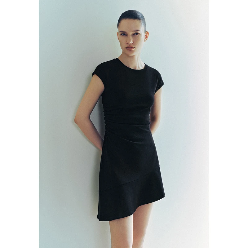 UR夏季新款女装都市魅力不对称褶皱连衣裙UWG740091