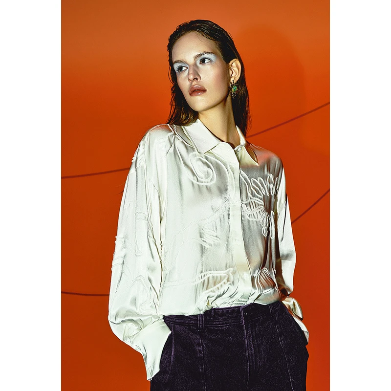 【UR设计师系列】UR春季新款女装百搭绳绣开襟衬衫UWA240002