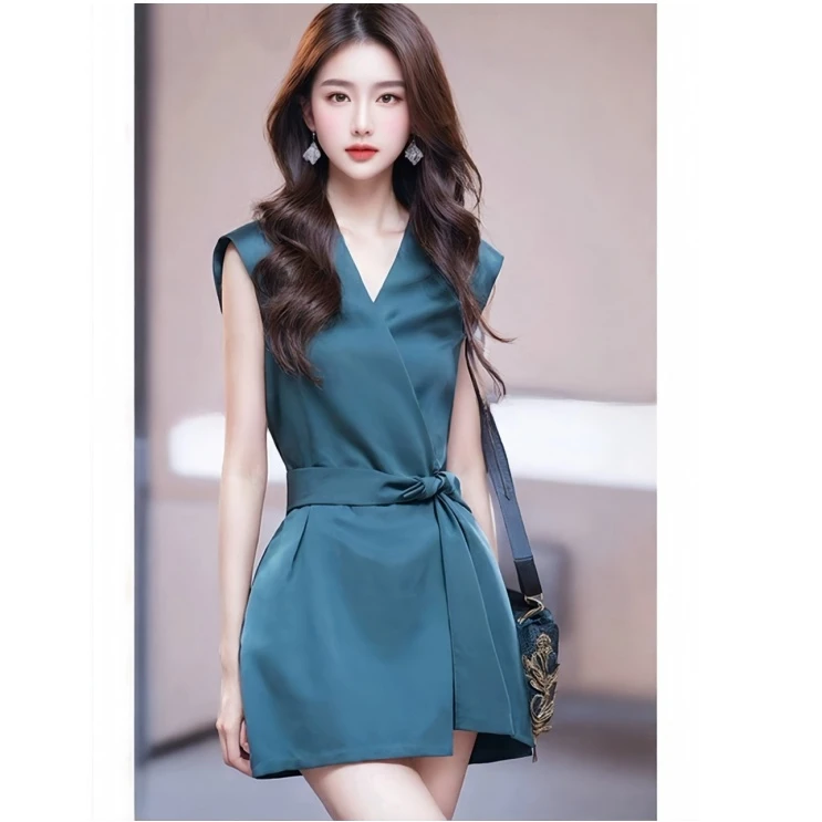 （8051）女装夏高端精致超好看V领蓝色醋酸缎面褶皱无袖收腰连衣裙