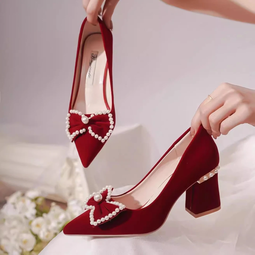 中式秀禾婚鞋女2025年新款婚纱礼服鞋粗跟不累脚红色订婚鞋新娘鞋