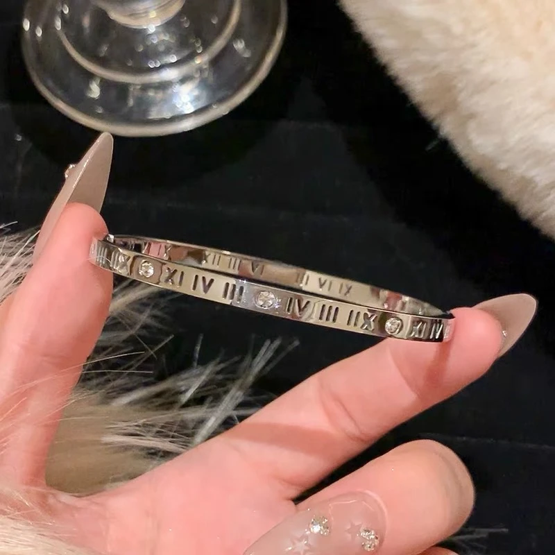 微镶字母手镯女高级感小众不掉色精致镯子赠礼盒