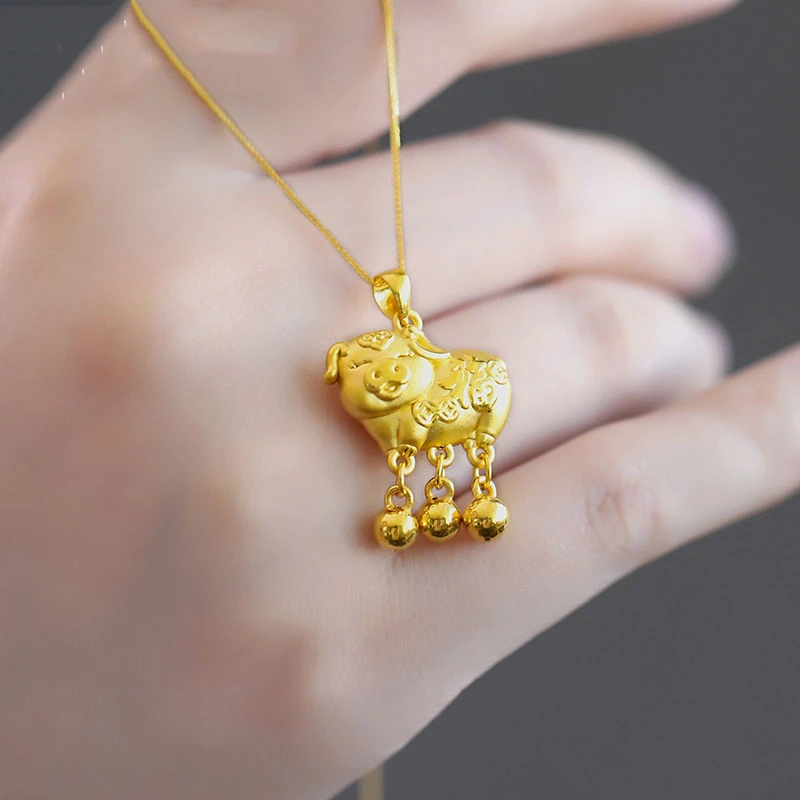 铜合金吊坠 金色小猪牌吊坠项链生肖猪设计百搭时尚挂坠精致显气