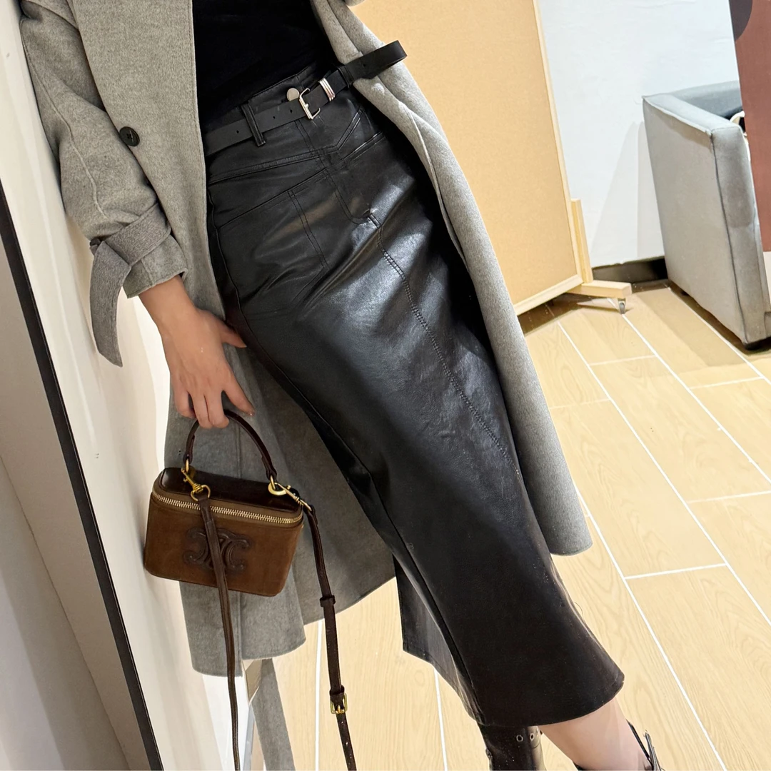 大君君 显瘦百搭时尚高腰下摆开叉黑色蜡染皮包臀半裙