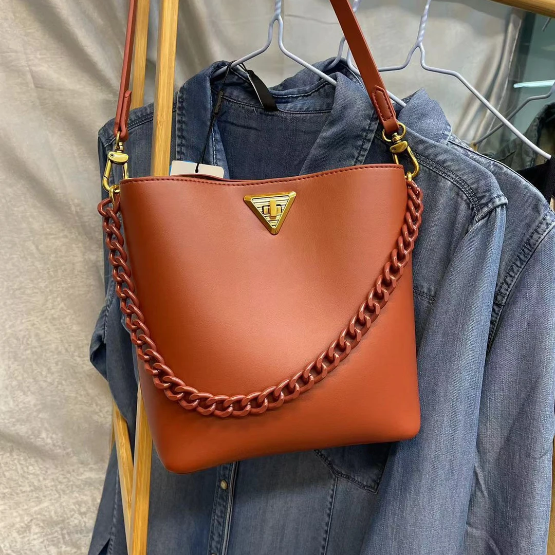 轻奢百搭2024时尚复古小众设计师新款女包 81018复古红