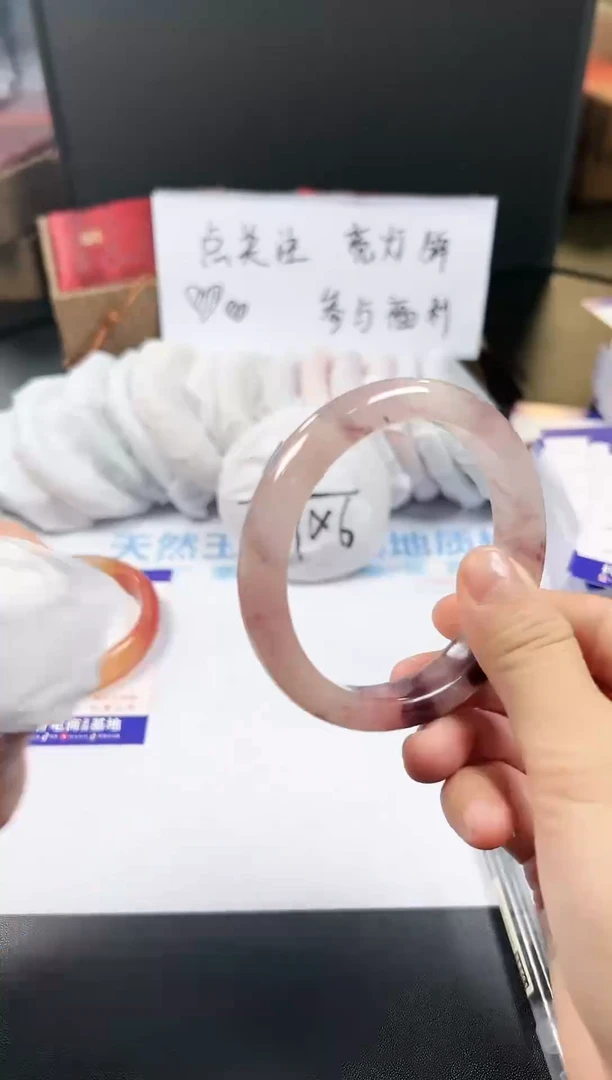 【闪购商品】石英质玉手镯未镶嵌59