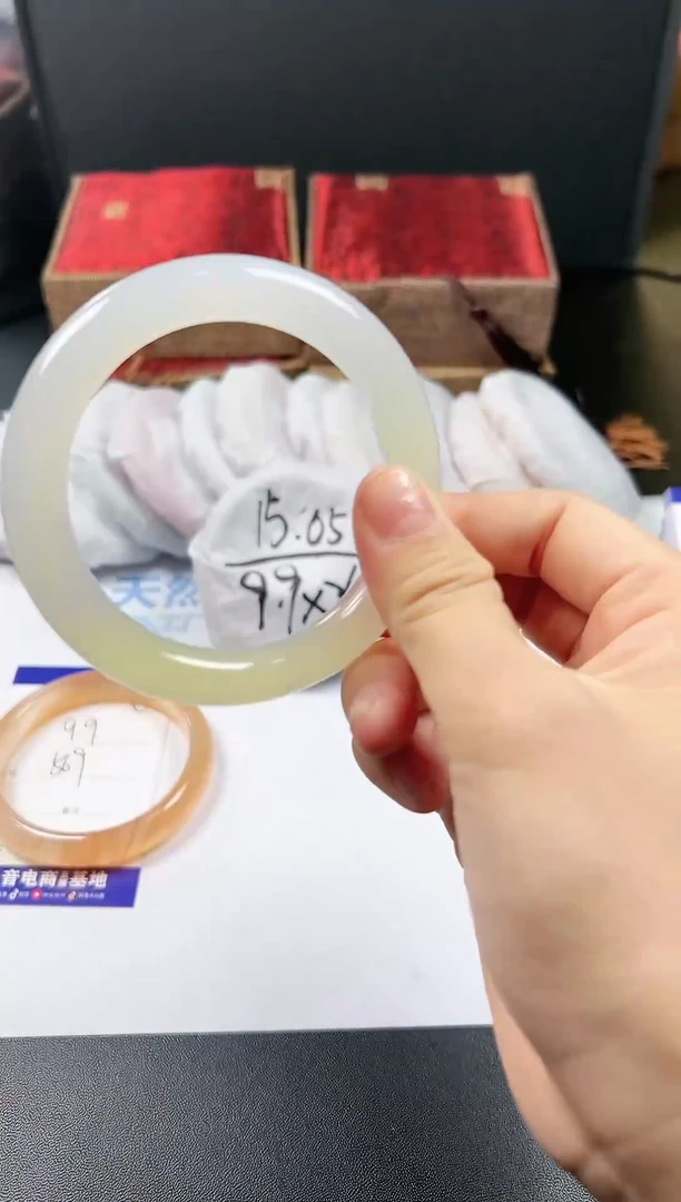 【闪购商品】石英质玉手镯未镶嵌3