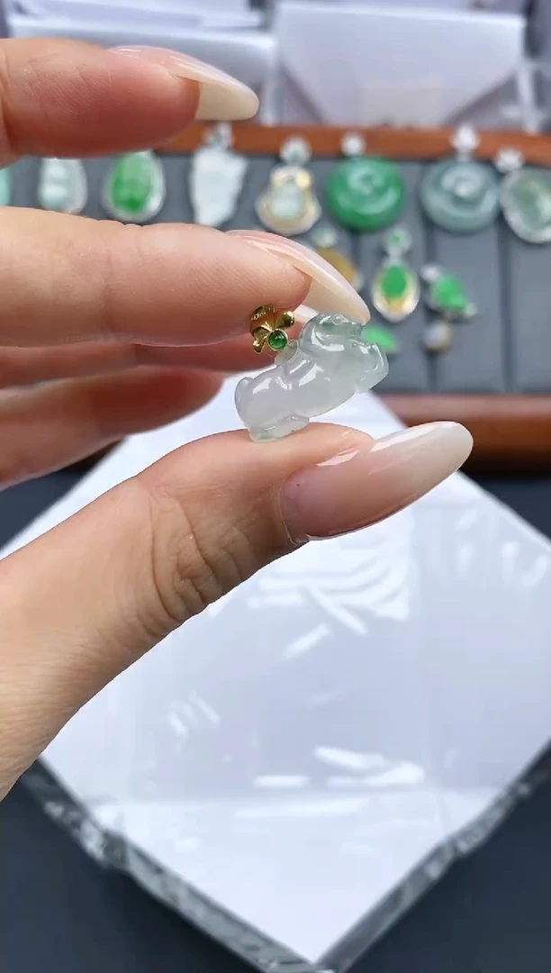 【闪购商品】翡翠吊坠(赠链)18K金镶嵌-F021-唐马