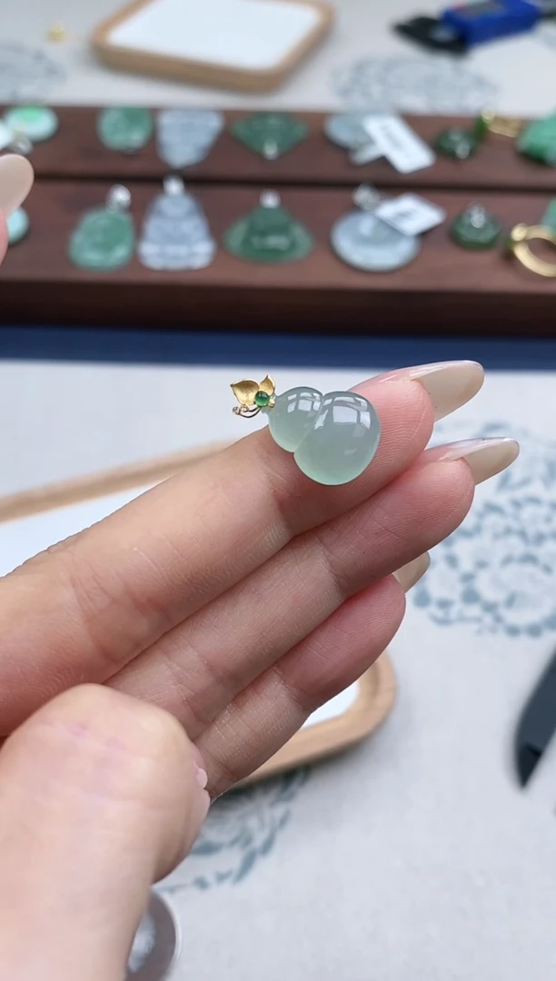 【闪购商品】翡翠吊坠(赠链)18K金镶嵌-C127-葫芦