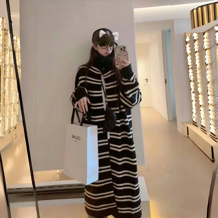 堆堆领毛衣外套女秋冬大码慵懒风宽松加厚条纹针织开衫长款过膝