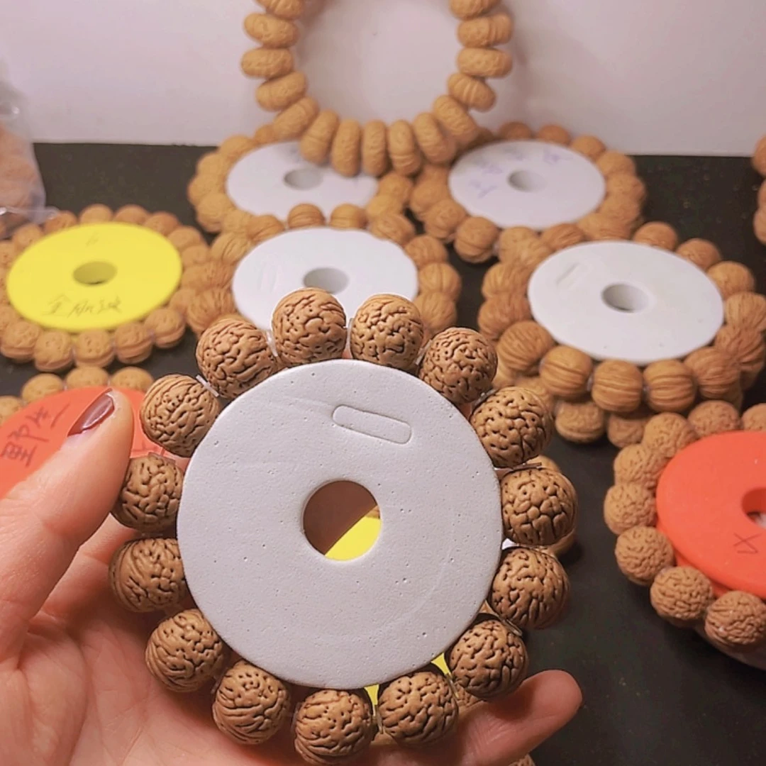 【闪购商品】桃核吊坠小**姚