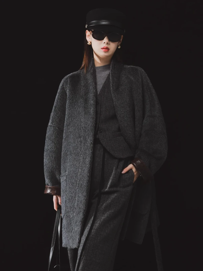 阿蕊专属-奢华鸵鸟纹拼皮秘鲁苏力羊大衣女外套百搭时尚PI23A0446