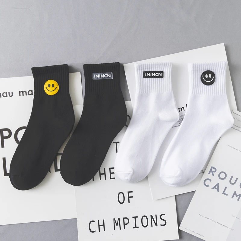 黑色袜子男款秋冬中筒个性卡通笑脸长袜ins潮流运动百搭中帮棉袜