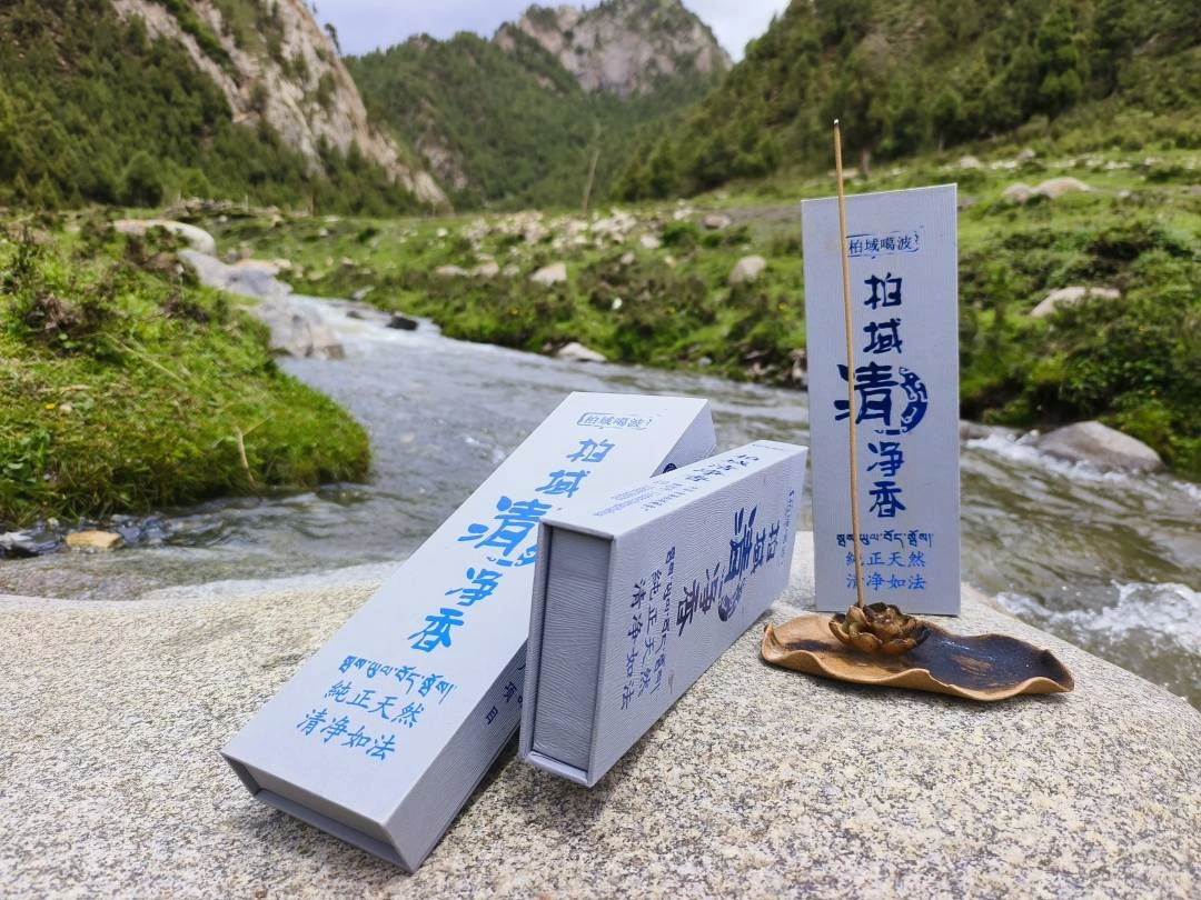 柏域清静香，纯天然无任何化学香精，味道清净不刺鼻