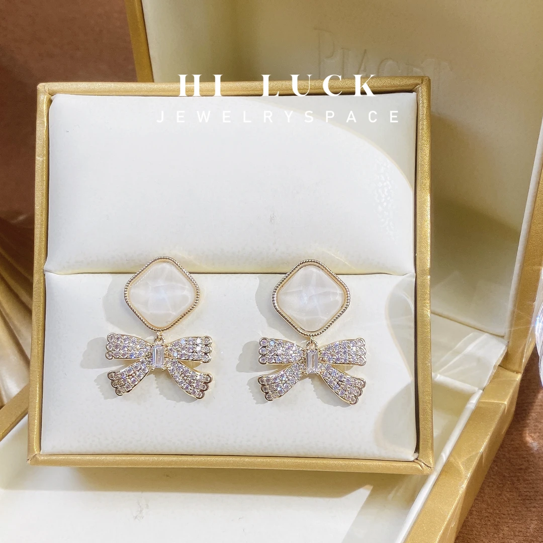 铜合金耳饰 Hiluck气质高级感蝴蝶结吊坠耳饰百搭时尚精致耳环！