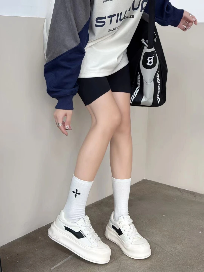 小白鞋女士秋季新款休闲百搭显腿长减龄圆头增高板鞋