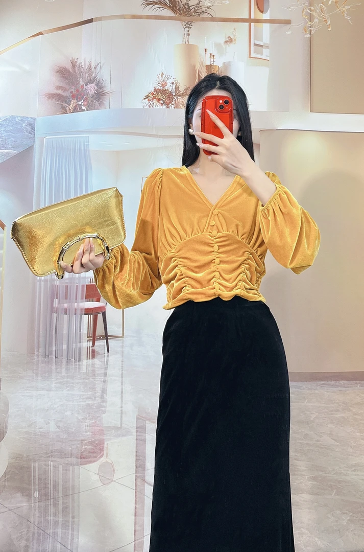 ZJ新款V领百搭小衫褶皱下摆短款显瘦金丝绒上衣女