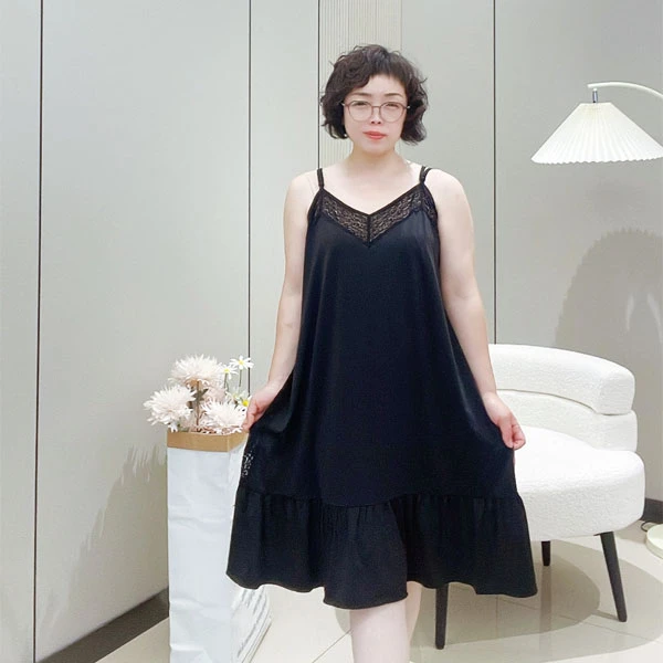 2024夏新款吊带冰丝睡裙性感V领蕾丝花边荷叶裙摆宽松小黑裙