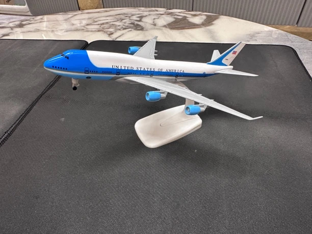 1:400比例 美国总统专机“空军一号”波音747合金成品客机模型
