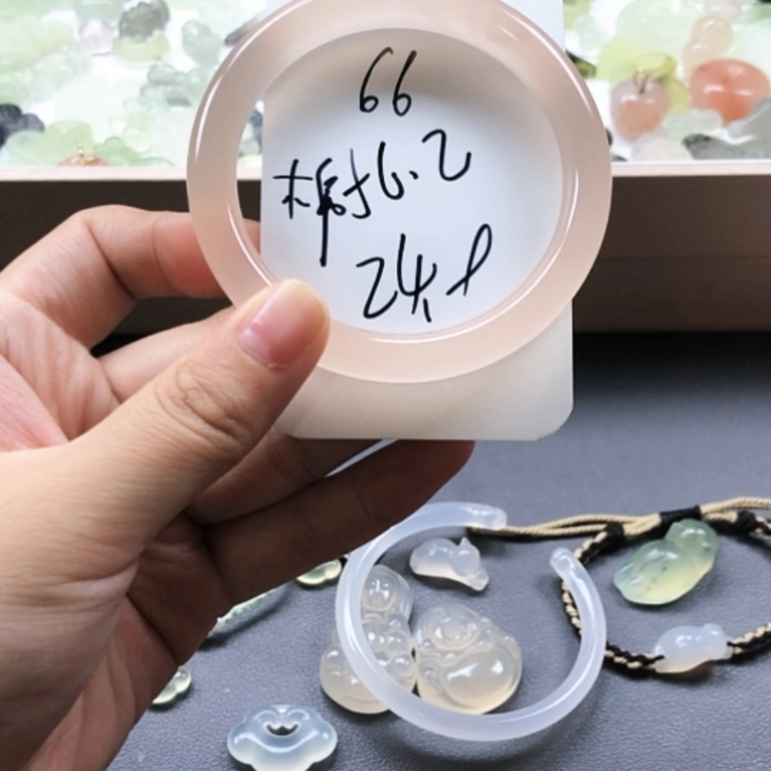 【闪购商品】石英质玉手镯未镶嵌66