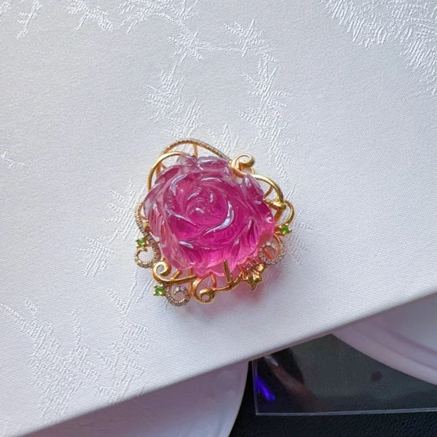 纯天然红碧玺牡丹花吊坠 18k金镶嵌碧玺吊坠 红碧玺吊坠