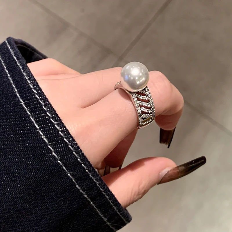 SHOWDIGU 铜合金锆石戒指 气质优雅闪钻贝珠戒指轻奢个性小众指环