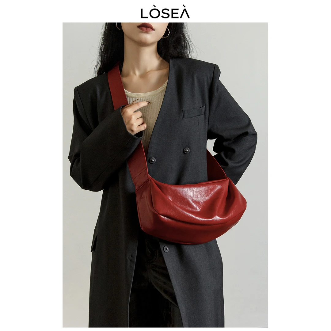 LOSEA极简半月斜挎包女2025新款黑色包包复古软皮单肩斜跨腋下包