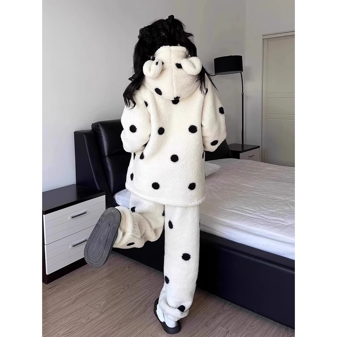 外穿甜美波点珊瑚绒连帽睡衣女款冬季加绒加厚大码家居服保暖套装