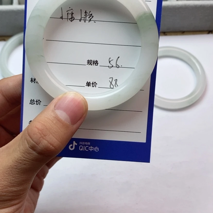 【闪购商品】石英质玉手镯未镶嵌慵*