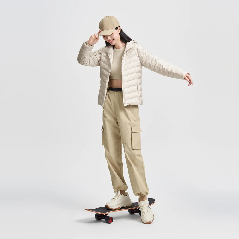 24秋冬新款女士基础轻薄保暖运动短款羽绒服外套B40131002