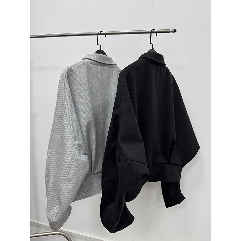 WANNA LAB 25SS暗扣条纹西装毛呢夹克外套弯刀蝙蝠袖廓形剪裁设计