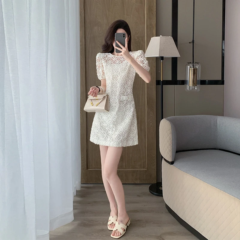 小香风超好看蕾丝镂空连衣裙女夏显瘦气质遮肚子减龄别致绝美裙子