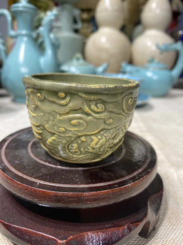 越窑，纯手工刻工龙杯。