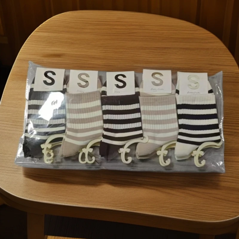 行行条纹条纹袜子