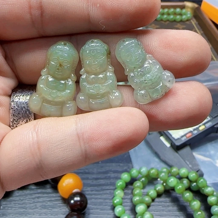 琥珀颈饰未镶嵌白****、