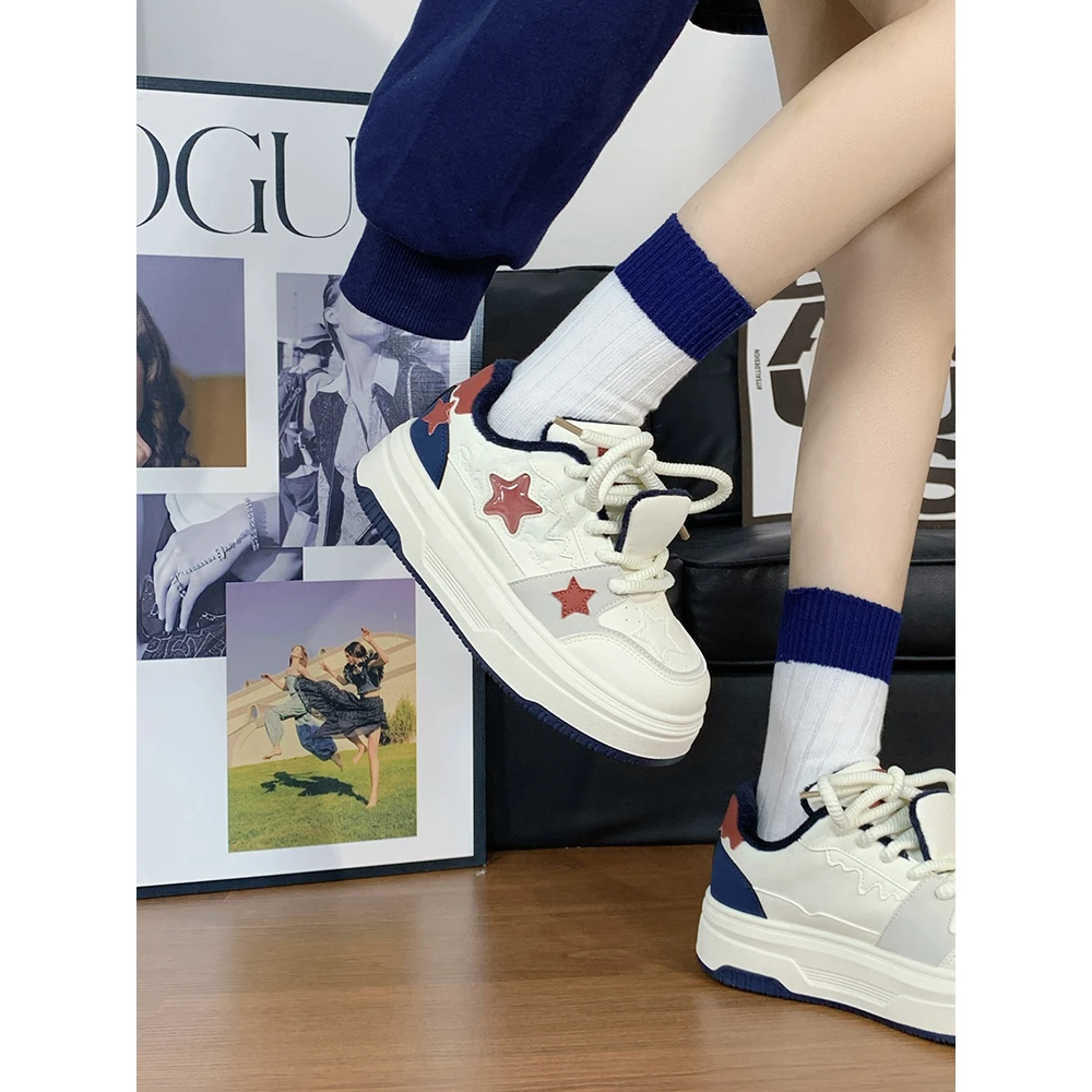 人本美式复古星星板鞋女2024冬季新款加绒面包鞋二棉保暖小白鞋女