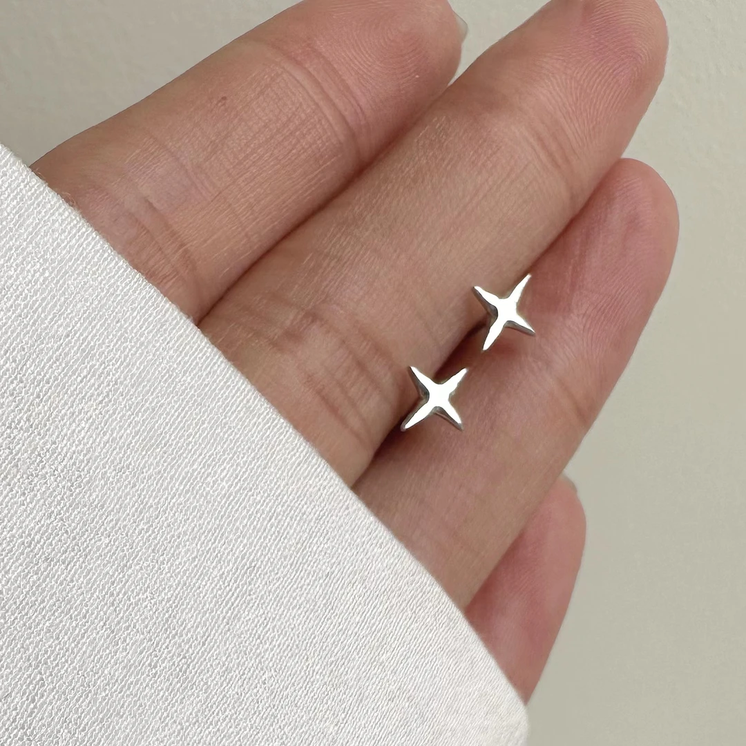 925银耳饰 纯银四芒星耳钉女简约可爱百搭耳骨钉小巧俏皮风格耳饰