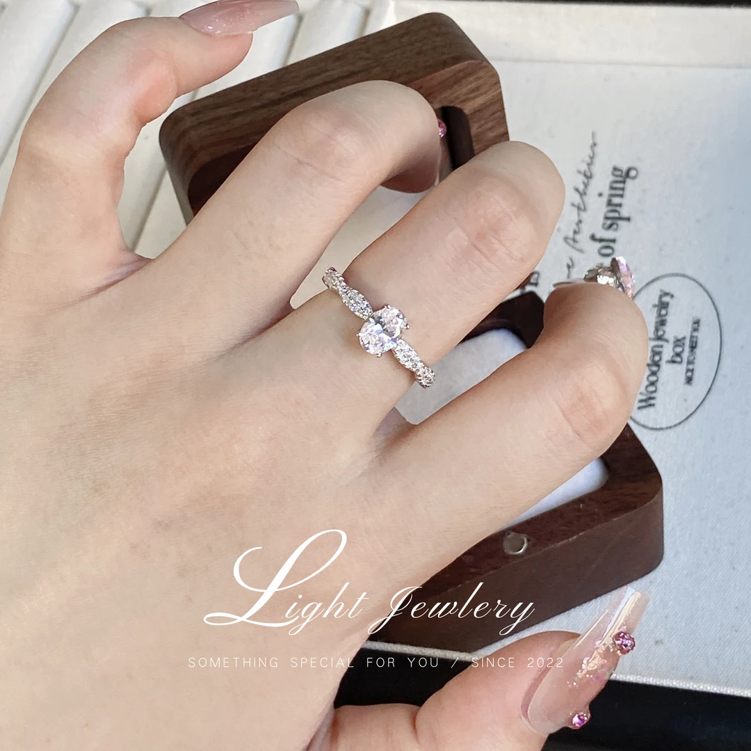 925银合成锆石戒指 小夜曲 气质轻奢温柔典雅简约精致镶钻经典