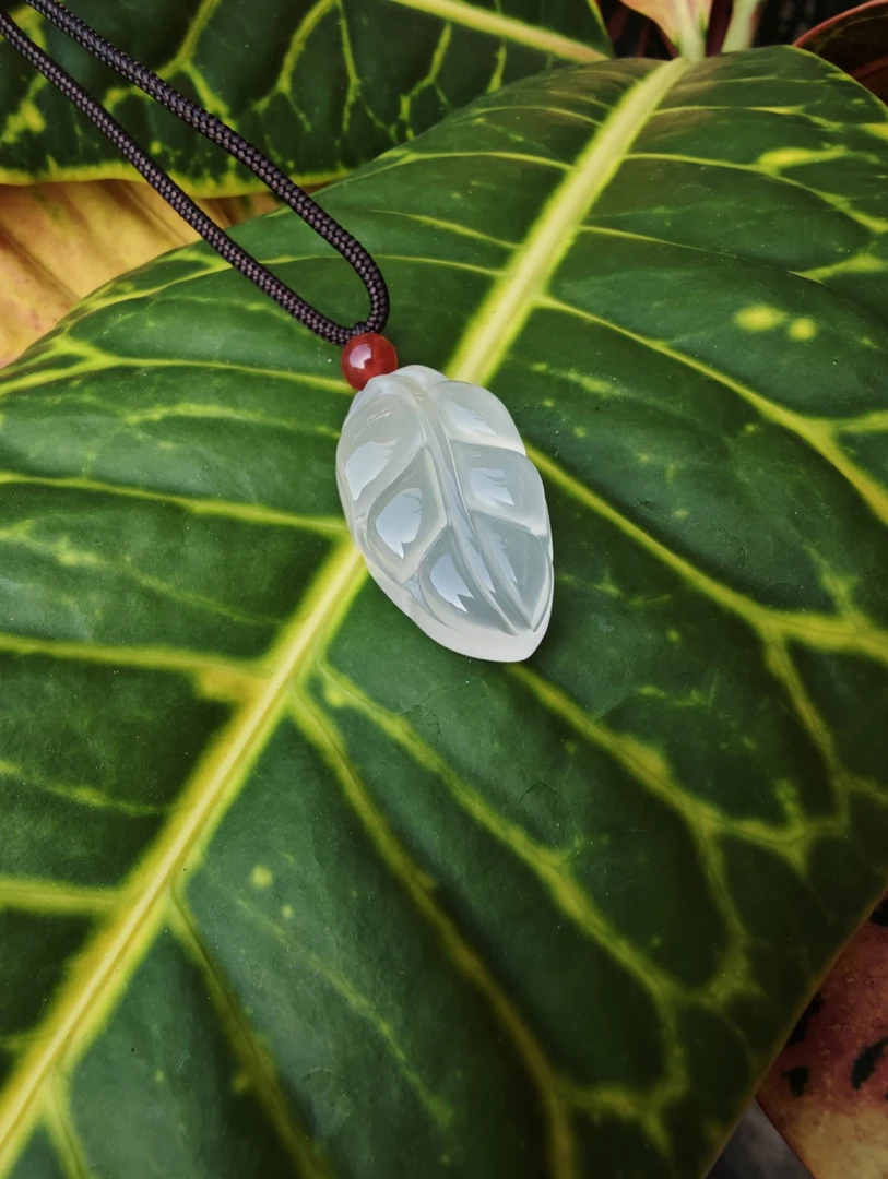 缅翠记叶子玉髓玛瑙吊坠简约气质款