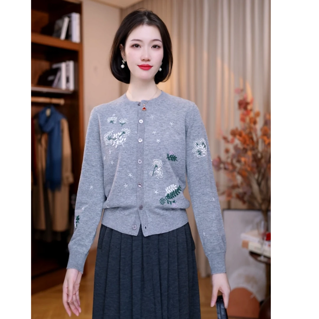 【白小白精选】蒲公英手工钩花羊毛衫圆领一排扣文艺感秋冬毛衣7277