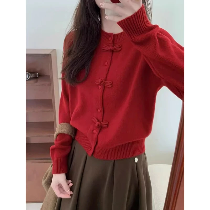 2024龙年优雅气质圆领软糯针织开衫新中式盘扣设计感红色毛衣外套
