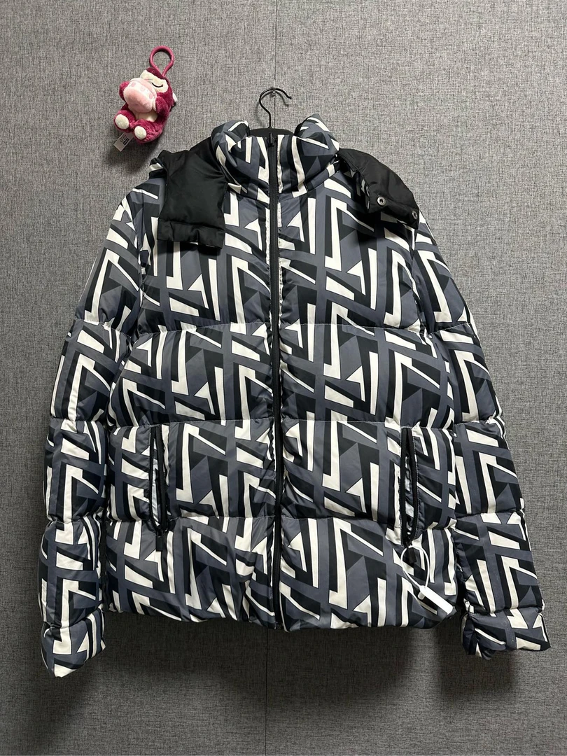 95新 FENDI/芬迪 52码/芬迪 FENDI 满印羽绒服/19000/r131
