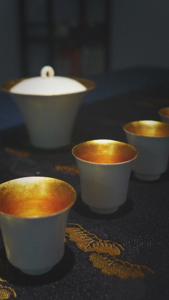 手作纯白釉黄金品茗杯