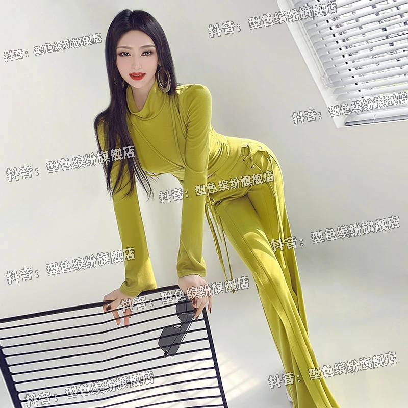 早秋设计感抽皱长袖小高领T喇叭裤两件套2023新款气质减龄套