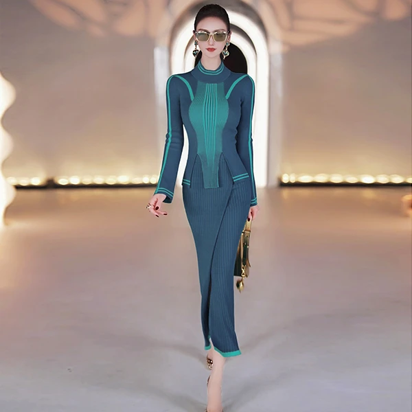 型色缤纷2024新款长袖收腰包臀针织裙