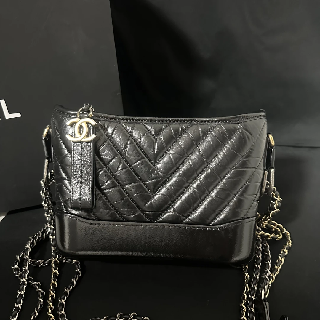 95新 Chanel/香奈儿 TH110605/小号 V纹流浪包 黑金