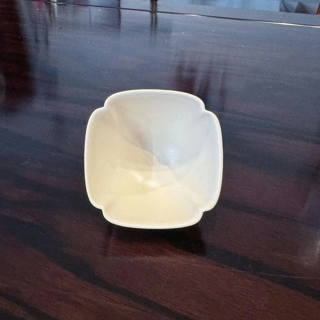 寓象草木灰开片四方杯