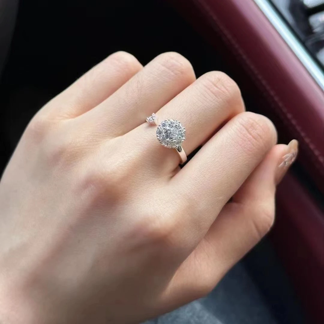 钛钢仿水晶戒指 添眼少女可以转动的运运戒指