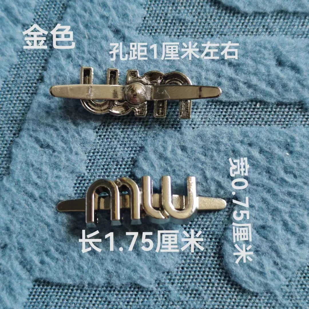 小款双M字母鞋花金色银色黑色三色金属鞋标配饰配件图片标有鞋底